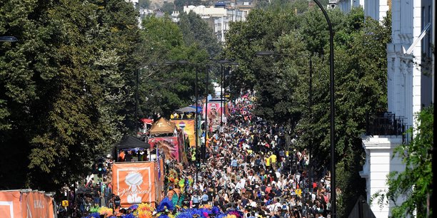 Le carnaval de notting hill quitte les rues pour investir les ecrans[reuters.com]