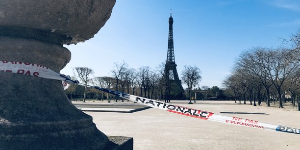 Paris et ses lieux emblématiques désertés pour cause de confinement.