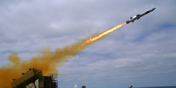 La Roumanie a une préférence pour Raytheon, partenaire de Kongsberg pour le nouveau missile de frappe navale à horizon,