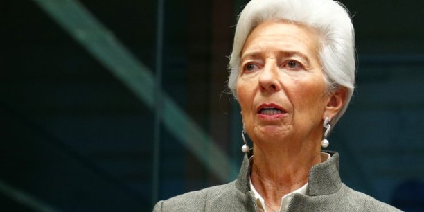 La bonne santé de la monnaie unique est attribuée par les économistes au plan de relance de 750 milliards d'euros décidé en juillet par l'Union européenne et que la présidente la BCE Christine Lagarde avait fortement appelé de ses vœux.