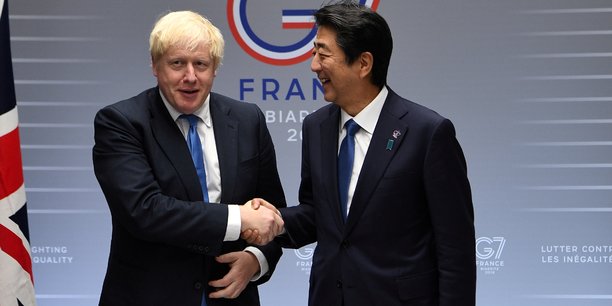 Photo d'illustration: le Premier ministre britannique Boris Johnson avec son homologue japonais Shinzo Abe lors du sommet du G7 à Biarritz (France), le 26 août 2019.