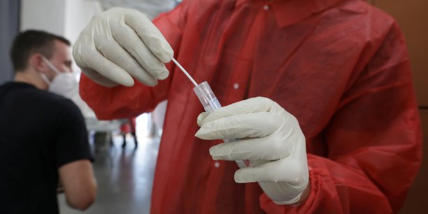 Coronavirus: la haute autorite de sante francaise valide les tests salivaires[reuters.com]