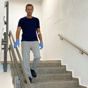 Navalny publie une photo de sa sortie de l'hopital[reuters.com]