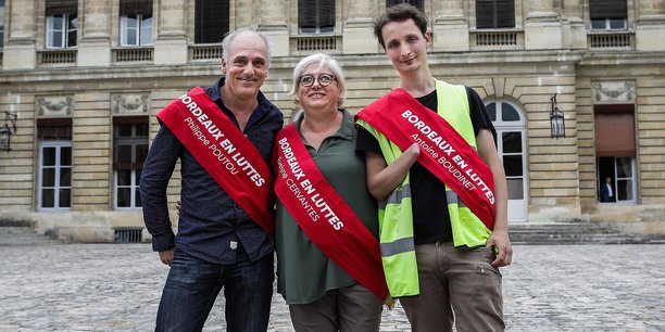 Philippe Poutou, à gauche, en compagnie des deux autres élus à la mairie de Bordeaux : Evelyne Descubes-Cervantes (France Insoumise) et Antoine Boudinet (Gilet jaune).