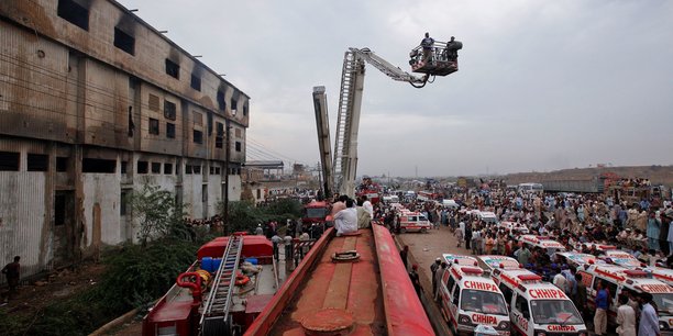 Pakistan: deux condamnations a mort pour un incendie meurtrier dans une usine textile[reuters.com]