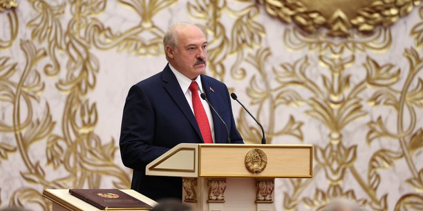 Loukachenko prete serment, l'opposition appelle a la desobeissance civile[reuters.com]