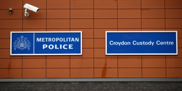 Un policier britannique tue par balle dans le sud de londres[reuters.com]