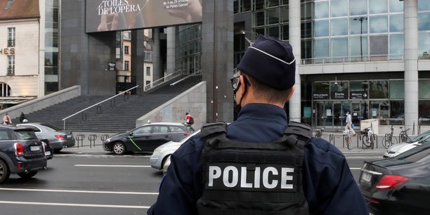 Attaque de paris: cinq nouvelles gardes a vue, selon une source judiciaire[reuters.com]