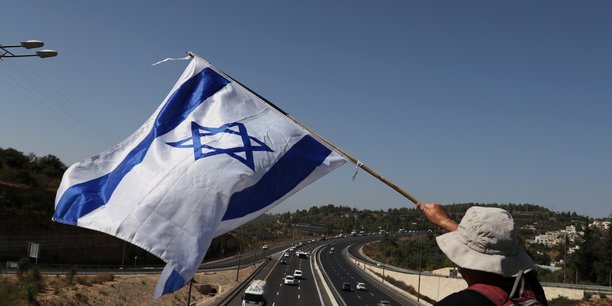 Israel limite les manifestations dans le cadre de mesures sanitaires[reuters.com]