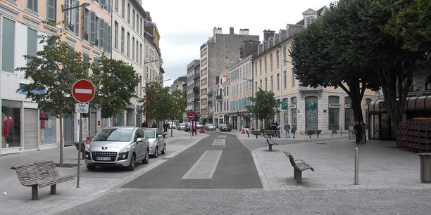 La ville de Pau, dont le maire est François Bayrou, est la grande gagnante régionale avec 70 emplois transférés.