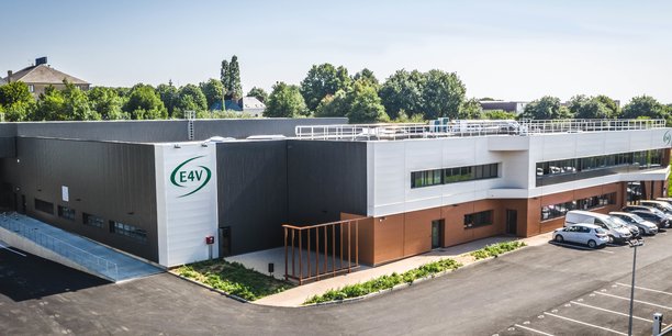 En 2019, E4V a investi dans la construction d'une unité de prototypage et de production de 3.500 m² au Mans pour accompagner sa croissance. L'entreprise qui compte déjà 25.000 véhicules et engins équipés de ses batteries en circulation dispose désormais d'un outil pour optimiser les process et être capable de répondre à la demande de petites ou de grandes séries.