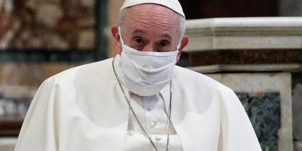 Le pape francois porte un masque pour la premiere fois lors d'une apparition publique[reuters.com]