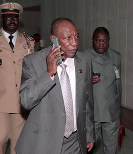 Conde largement reelu president en guinee, selon des resultats partiels[reuters.com]