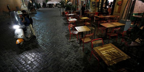 Coronavirus: l'italie avance l'heure de fermeture des bars et restaurants[reuters.com]
