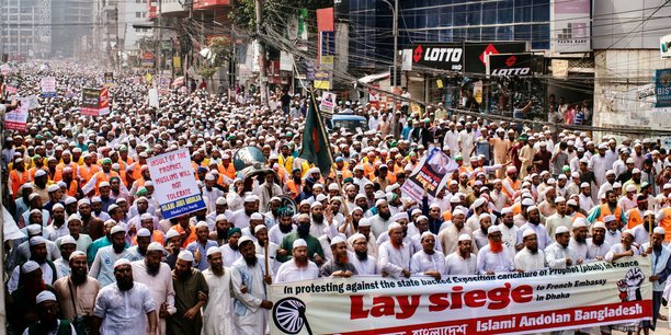 Bangladesh: des milliers de manifestants anti-macron a dacca[reuters.com]