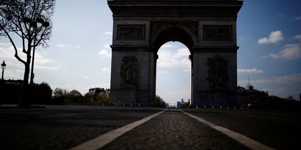 France: alerte a la bombe dans le quartier de l'arc de triomphe[reuters.com]