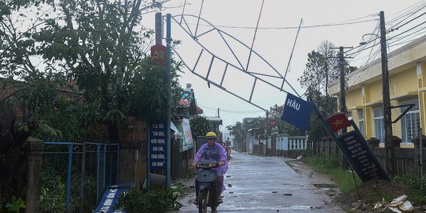Au moins vingt-cinq morts apres un typhon au vietnam, des disparus[reuters.com]
