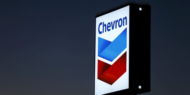 Au t3, chevron bat les previsions, exxon enchaine les pertes[reuters.com]