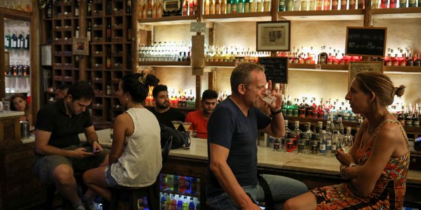 La grece va fermer bars et restaurants des le 3 novembre[reuters.com]