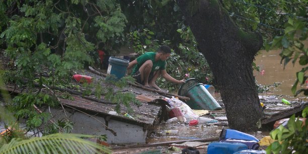 Le typhon vamco frappe les philippines, paralyse en partie manille[reuters.com]