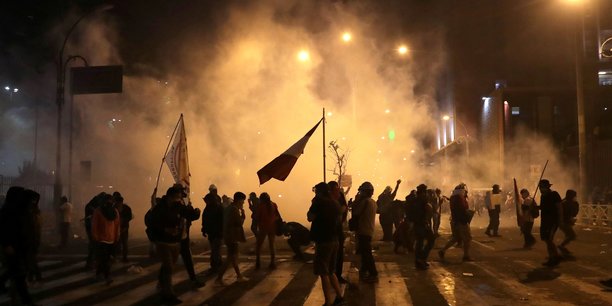Perou: des milliers de manifestants dans la rue, un mort dans des affrontements[reuters.com]