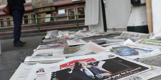 Un journal avec à sa Une le président élu Joe Biden est vu dans un kiosque à journaux à Téhéran, en Iran.