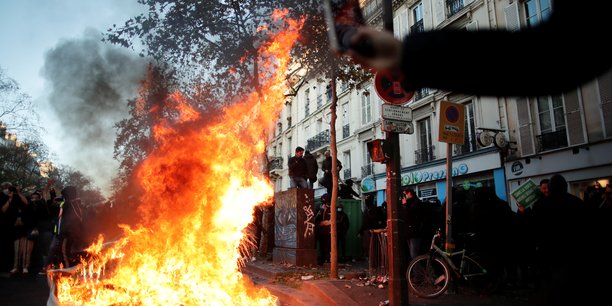 Paris/manifestation: la police tire des gaz lacrymogenes[reuters.com]