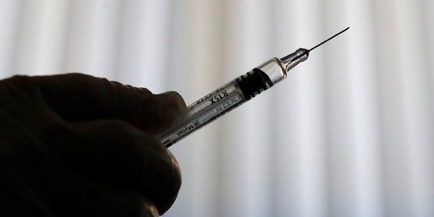 La majorite des francais n'a pas l'intention de se faire vacciner, selon un sondage[reuters.com]