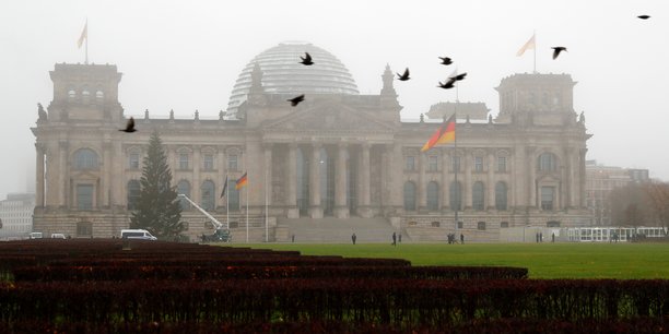 Allemagne: le chomage poursuit sa decrue malgre le nouveau confinement[reuters.com]