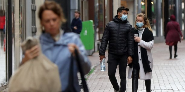 Coronavirus: les pays-bas rendent le port du masque obligatoire[reuters.com]