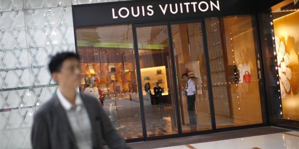 L'arrivée de Nicolas Ghesquière à la direction artistique de Louis Vuitton ne rassure pas les investisseurs. Lanterne rouge, le titre LVMH cède 0,14% à 139,50 euros. | REUTERS