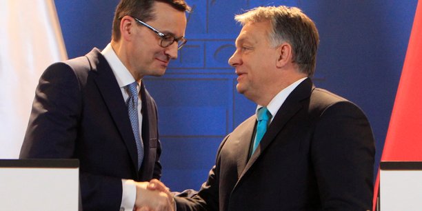 De passage, mardi, à Varsovie, le Premier ministre hongrois Viktor Orban (à dr.) avait parlé d'une bonne chance pour un accord. (Ici en présence du premier ministre polonais, Mateusz Morawiecki)