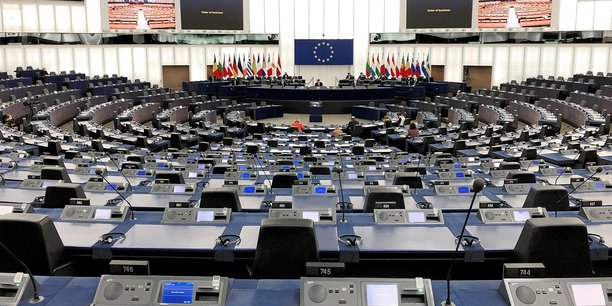 La session plénière du Parlement européen a débuté à Strasbourg en présence de dix députés seulement, en raison de la crise sanitaire.