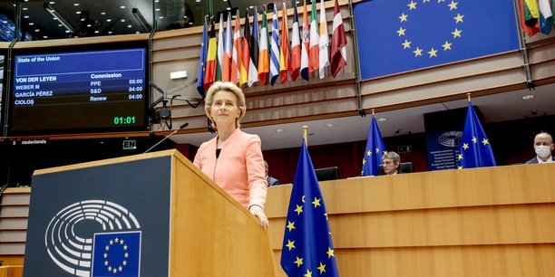 Enfin, d'ici une semaine, le premier vaccin sera autorisé, les vaccinations pourront commencer immédiatement [...]. C'est une tâche immense, a affirmé la présidente de la Commission Ursula von der Leyen devant le Parlement européen à Bruxelles.