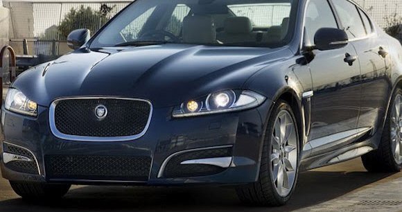 Jaguar, symbole du luxe automobile aux accents britanniques.