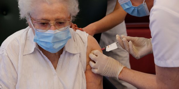 Medecins et ehpad denoncent l'improvisation de la campagne de vaccination[reuters.com]