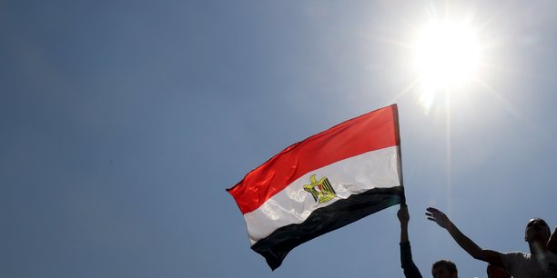 L'egypte rouvre son espace aerien au qatar[reuters.com]