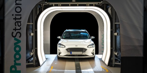Le lyonnais ProovStation a conçu un portique bardé d'une vingtaine de capteurs optiques qui, associés à de l'IA, pourrait faciliter les inspections réalisées par les constructeurs, distributeurs, transporteurs et même loueurs de véhicules.