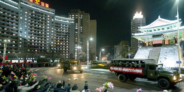 La coree du nord exhibe des missiles balistiques lors d'une parade[reuters.com]