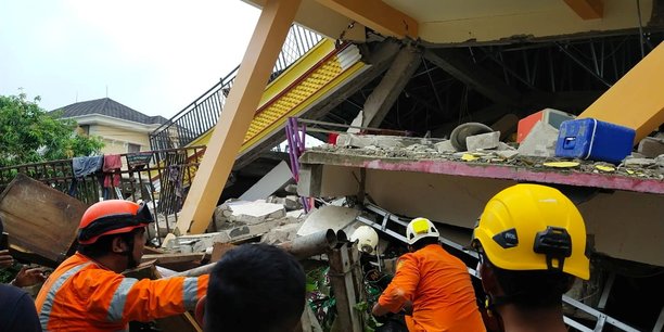 Un seisme en indonesie fait des morts[reuters.com]