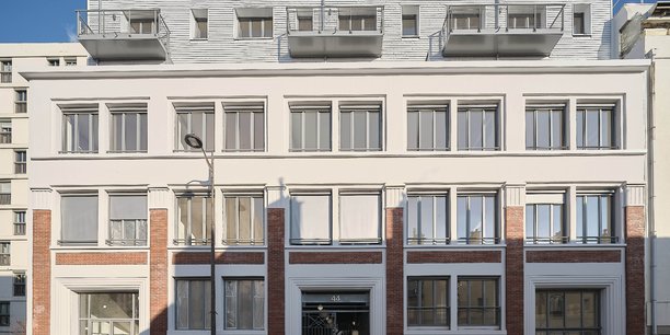 Livré en novembre 2020, le 44 rue Planchat, bâti en 1928, abritait les ateliers A.J. Berthiern, spécialisés dans la fabrication d’étalages de vitrines et d’installations de magasins, avant d'accueillir des bureaux, et désormais 38 logements du studio aux appartements de 5 pièces. L'opération a mobilisé 15 millions d'euros.