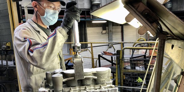 L'usine de fonderie de Charleville-Mézières, dans les Ardennes, compte 1.600 salariés. Elle prépare sa transition vers la production de carters de moteurs électriques.
