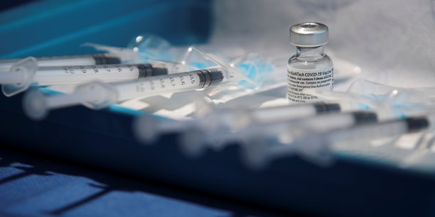 Vaccin: la haute autorite de sante recommande de decaler la 2e dose a 42 jours[reuters.com]