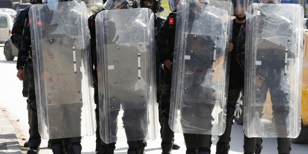 Tunisie: manifestation dispersee devant le parlement a tunis[reuters.com]