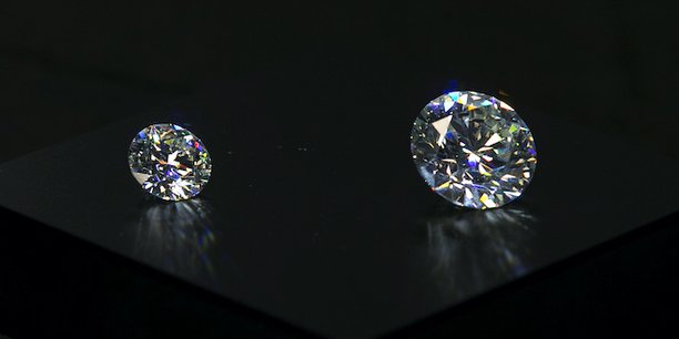 Diamants issus d'une mine exploitée par le groupe russe Alrosa qui avec le sud-africain De Beers fournissent environ les 2/3 du marché.