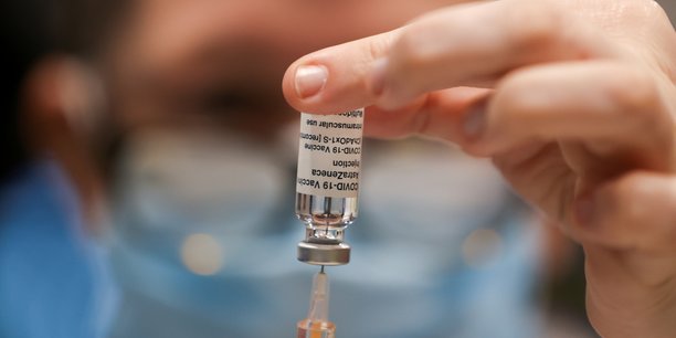 La Norvège, qui a signalé samedi également des hémorragies cutanées chez des jeunes vaccinés, avait suspendu le vaccin la semaine dernière, comme le Danemark, l'Islande et la Bulgarie. La Thaïlande comme la République du Congo ont pour leur part reporté leurs campagnes de vaccination.