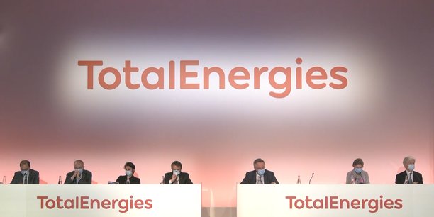 Lors de son assemblée générale, le 28 mai prochain, Total doit soumettre aux actionnaires son changement de nom en TotalEnergies, afin de traduire sa diversification dans l'électricité et les énergies renouvelables.