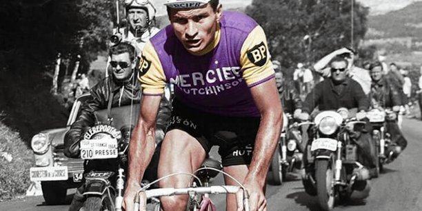 Raymond Poulidor a été l'ambassadeur des cycles Mercier dans les années 1960 et 1970. Ici à l'ascension du Puy-de-Dôme le 12 juillet 1964, pour la vingtième étape du Tour de France.