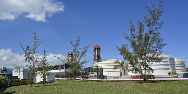 La centrale thermique au fioul de Port-Est (La Réunion) est opérée par EDF PEI. Selon la PPE locale, elle doit être convertie au plus tard en 2023 à la biomasse liquide.