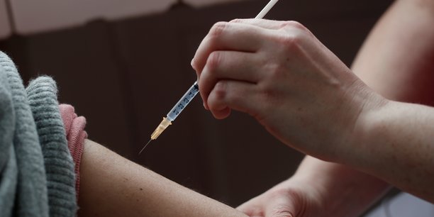 Coronavirus: le vaccin janssen devrait arriver en france en mai, selon bercy[reuters.com]